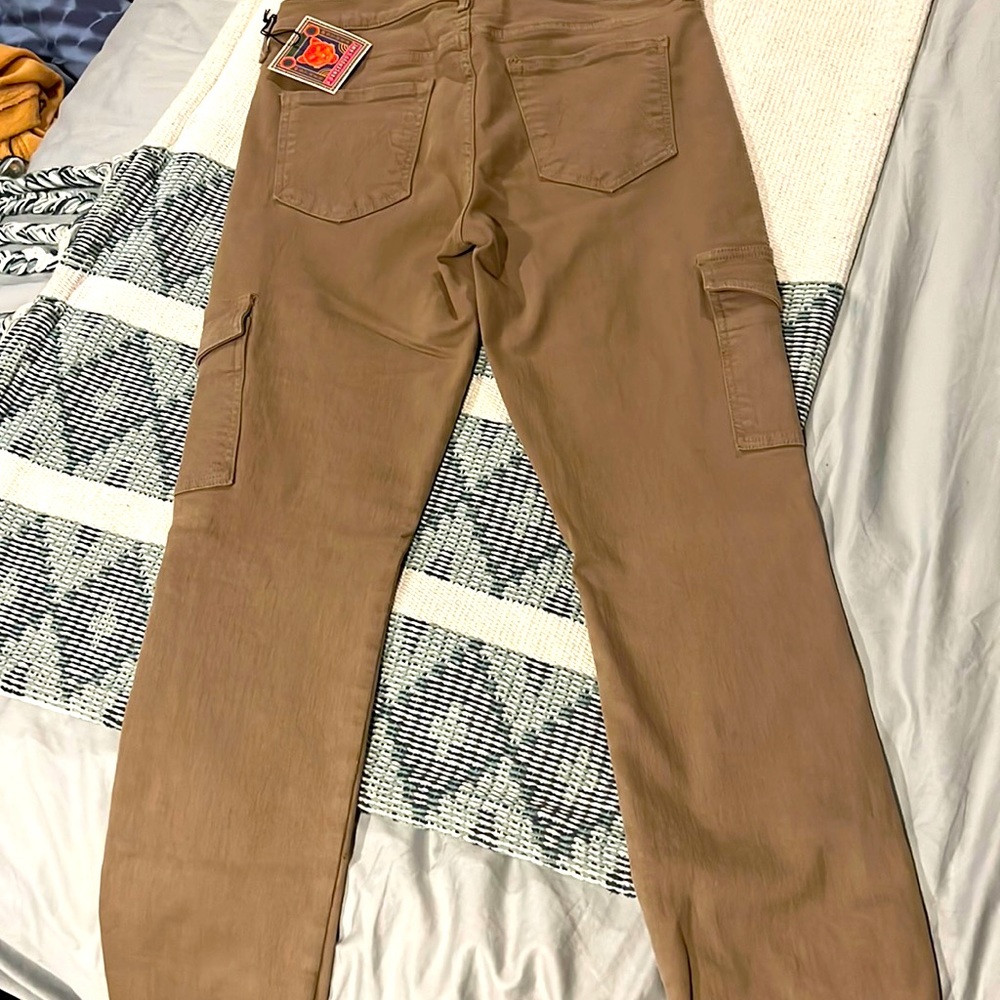 MOTHER Mid Rise Dazzler Cargo Ankle jeans